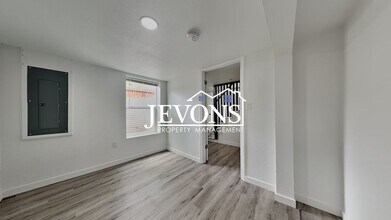 630 N Skyline Dr in Tacoma, WA - Building Photo - Building Photo