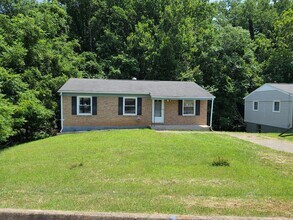 1307 Roundabout Rd in Martinsville, VA - Building Photo - Building Photo