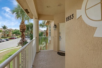 8933 Sandshot Ct in Port St. Lucie, FL - Foto de edificio - Building Photo