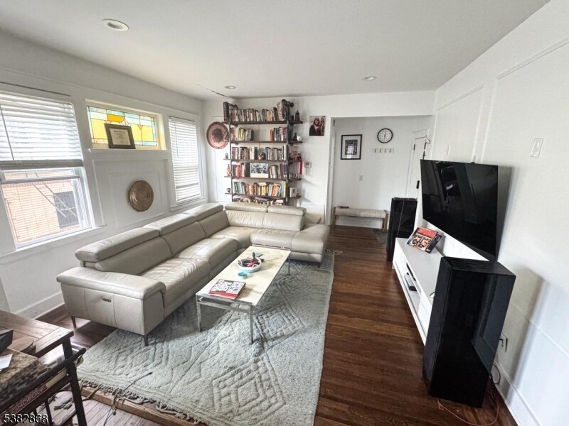 215 Alexander St in Newark, NJ - Building Photo