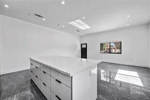 6825 Ranchito Ave in Los Angeles, CA - Building Photo