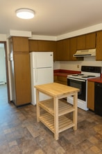 4 Poland Rd, Unit B in Freeport, ME - Foto de edificio - Building Photo