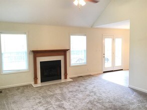 3697 S Naples Ct in Clarksville, TN - Building Photo - Building Photo