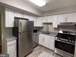 1811 Snow Meadow Ln in Baltimore, MD - Building Photo - Building Photo