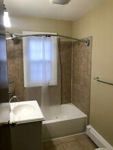 63 Milton St in West Hartford, CT - Building Photo - Building Photo