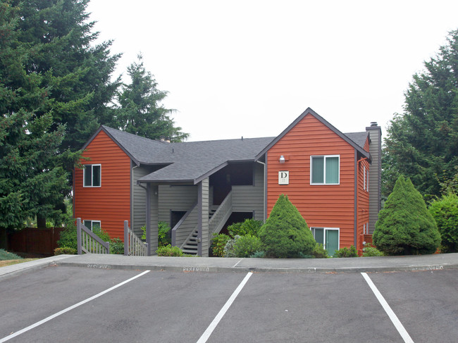 Courtyard at South Station in Tukwila, WA - Building Photo - Building Photo