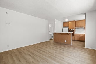 1236 McClellan Dr in Los Angeles, CA - Foto de edificio - Building Photo