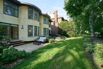 3120 Dean Ct in Minneapolis, MN - Building Photo - Building Photo