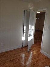 250-02 Weller Ave-Unit -1st FL in Queens, NY - Foto de edificio - Building Photo