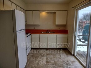3050 NE Johnson St in Roseburg, OR - Building Photo - Building Photo