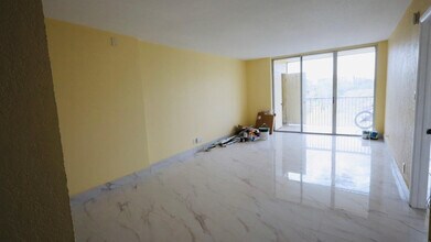 3101 NW 47th Terrace in Lauderdale Lakes, FL - Building Photo - Building Photo