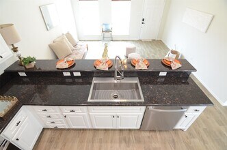 2201 Naomi St in Houston, TX - Building Photo - Building Photo