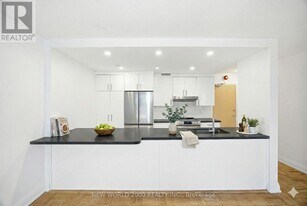 88 Bernard Ave in Toronto, ON - Building Photo