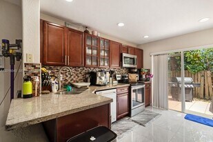 5605 NW 109th Ave in Doral, FL - Building Photo