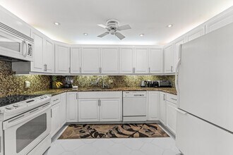 5420 N Ocean Dr in West Palm Beach, FL - Building Photo - Building Photo