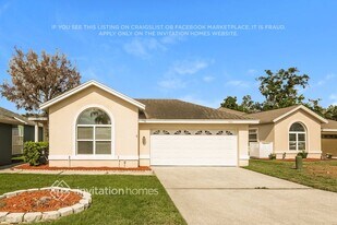 4488 Hidden Pine Ct in Mulberry, FL - Building Photo