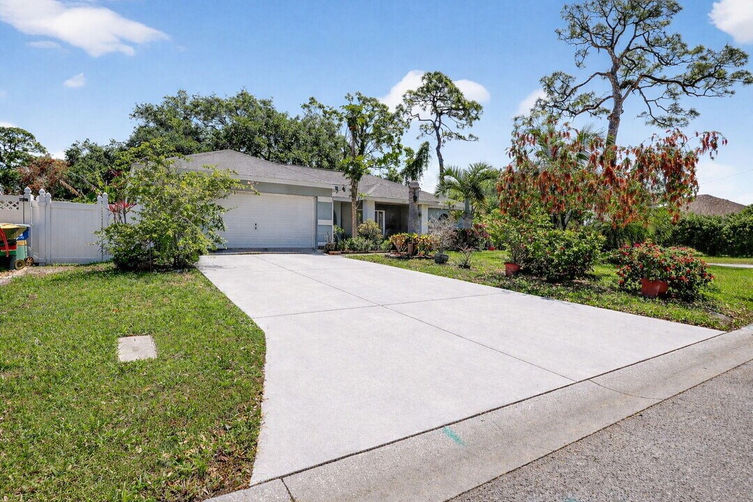 6180 30th Ct S in St. Petersburg, FL - Building Photo