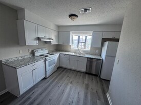 314 Oxford Ct in Mary Esther, FL - Building Photo