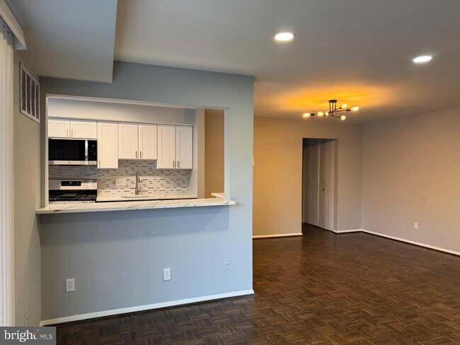 317 Homeland Southway in Baltimore, MD - Building Photo - Building Photo