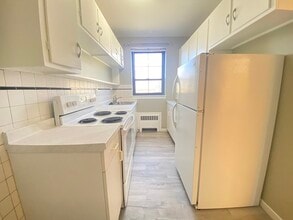 56 Harvard Ave, Unit #1 in Brookline, MA - Foto de edificio - Building Photo
