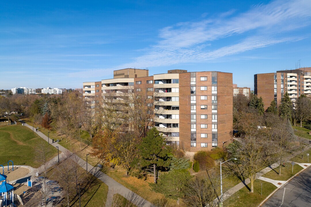 50 Baif Blvd in Richmond Hill, ON - Building Photo