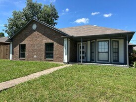 713 Buttercup Trail in Mesquite, TX - Building Photo