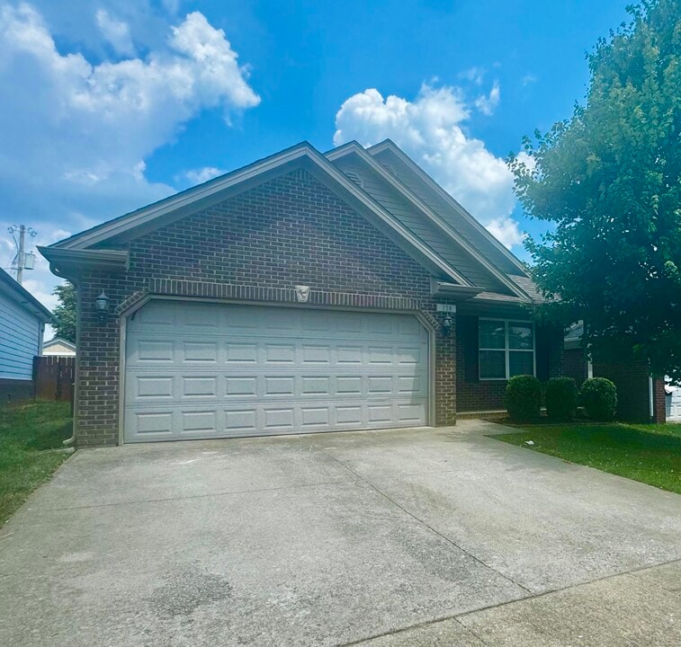 328 Virginia Ln in Nicholasville, KY - Building Photo