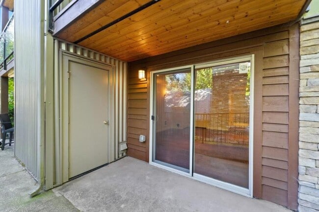 15152 NE 82nd St in Redmond, WA - Building Photo - Building Photo