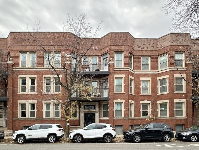 property at 4118 N Clarendon Ave