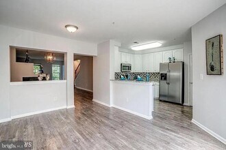 1591 Leeds Castle Dr in Vienna, VA - Building Photo - Building Photo