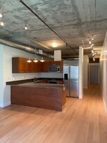 645 W 9th St in Los Angeles, CA - Building Photo