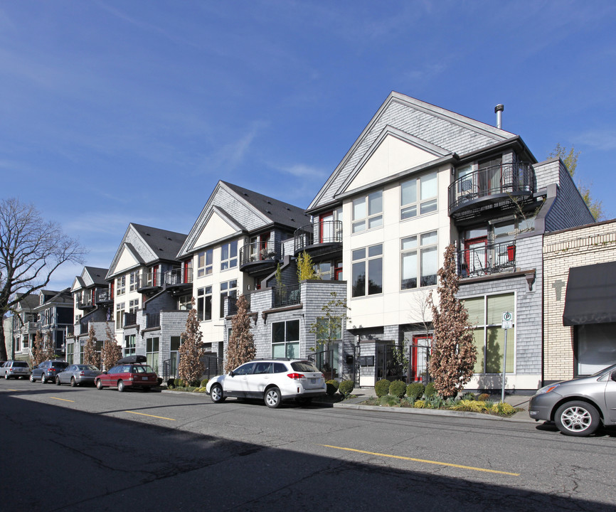 2415-2435 NW Thurman St in Portland, OR - Building Photo