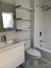 222 Gull St, Unit Lower in Manhattan Beach, CA - Building Photo - Building Photo