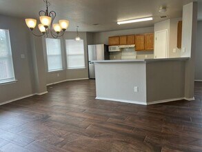 331 Carriage Way in Kyle, TX - Building Photo - Building Photo