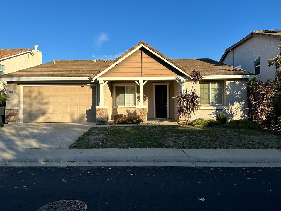 1757 Mockingbird St in Roseville, CA - Building Photo