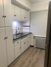 4403 Erie Ave, Unit 2 in Cincinnati, OH - Foto de edificio - Building Photo