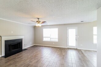 248 Kings Cove in Locust Grove, GA - Foto de edificio - Building Photo