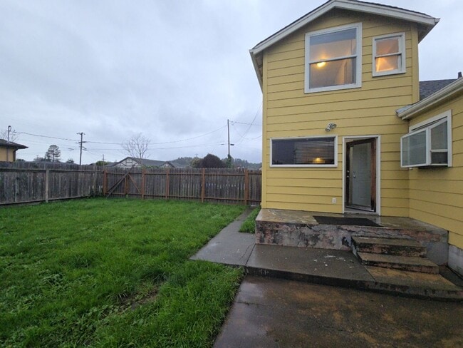 1049 I St in Fortuna, CA - Building Photo - Building Photo