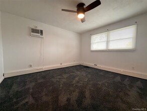 16 James St in Farmingdale, NY - Building Photo - Building Photo