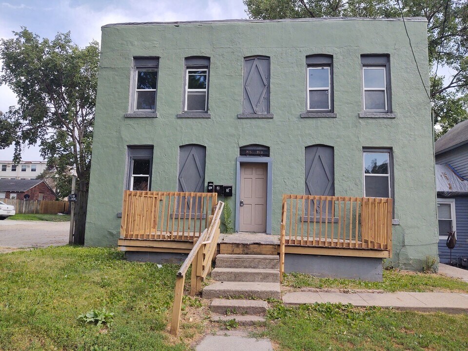 913 Walker St in Des Moines, IA - Building Photo