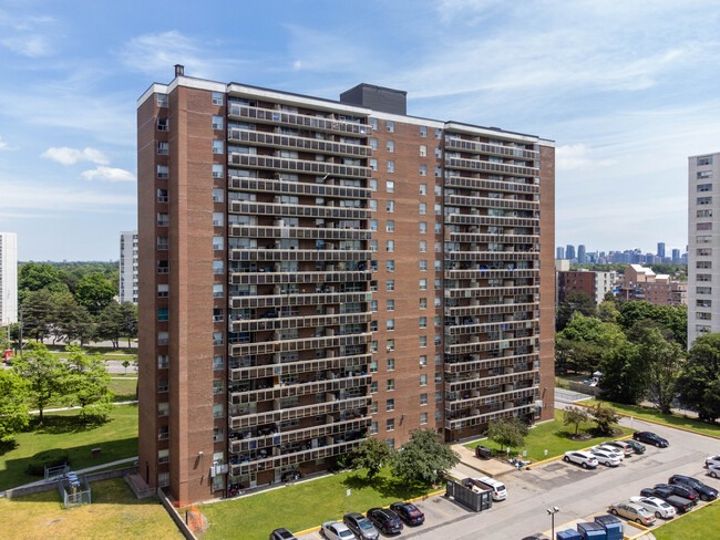 Fifeshire Towers in Toronto, ON - Building Photo - Building Photo