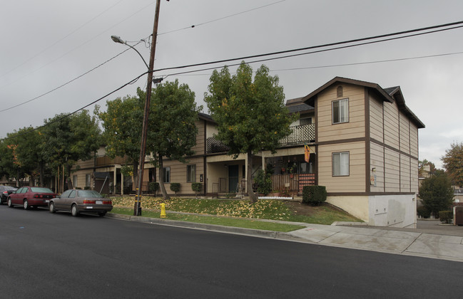 126-128 W Electric Ave in La Habra, CA - Building Photo - Building Photo