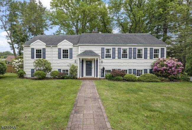 property at 4 Jensen Ct