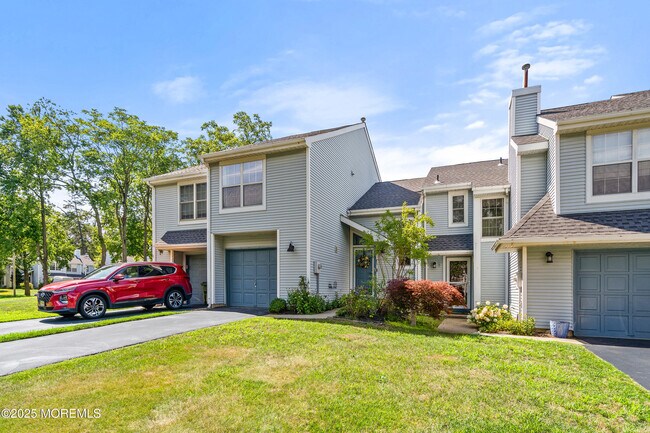 81 Malibu Dr in Eatontown, NJ - Building Photo - Building Photo