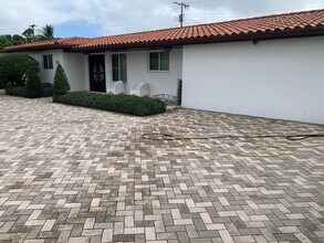 7780 SW 28th St in Miami, FL - Foto de edificio - Building Photo