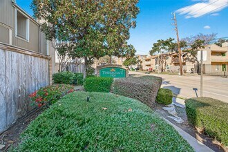 1920 Augusta Dr in Houston, TX - Foto de edificio - Building Photo