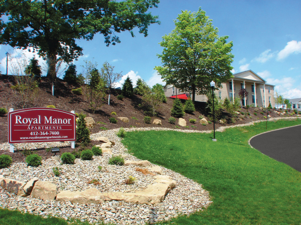 Royal Manor Apartments in Pittsburgh, PA - Building Photo