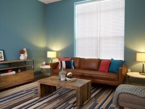 2848 Woodside St in Dallas, TX - Foto de edificio - Building Photo