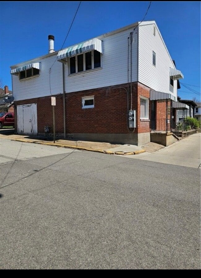 915 Corbet St, Unit Apt 2