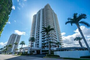 123 Lakeshore Dr in North Palm Beach, FL - Building Photo